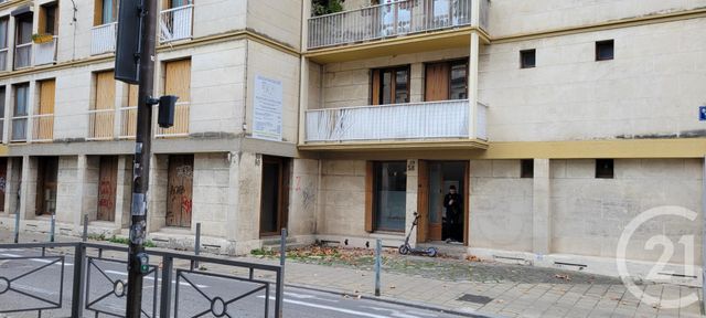 Afficher la photo en grand entreprise à louer - 87.0 m2 - AVIGNON - 84 - PROVENCE-ALPES-COTE-D-AZUR - Century 21 Cité Des Papes