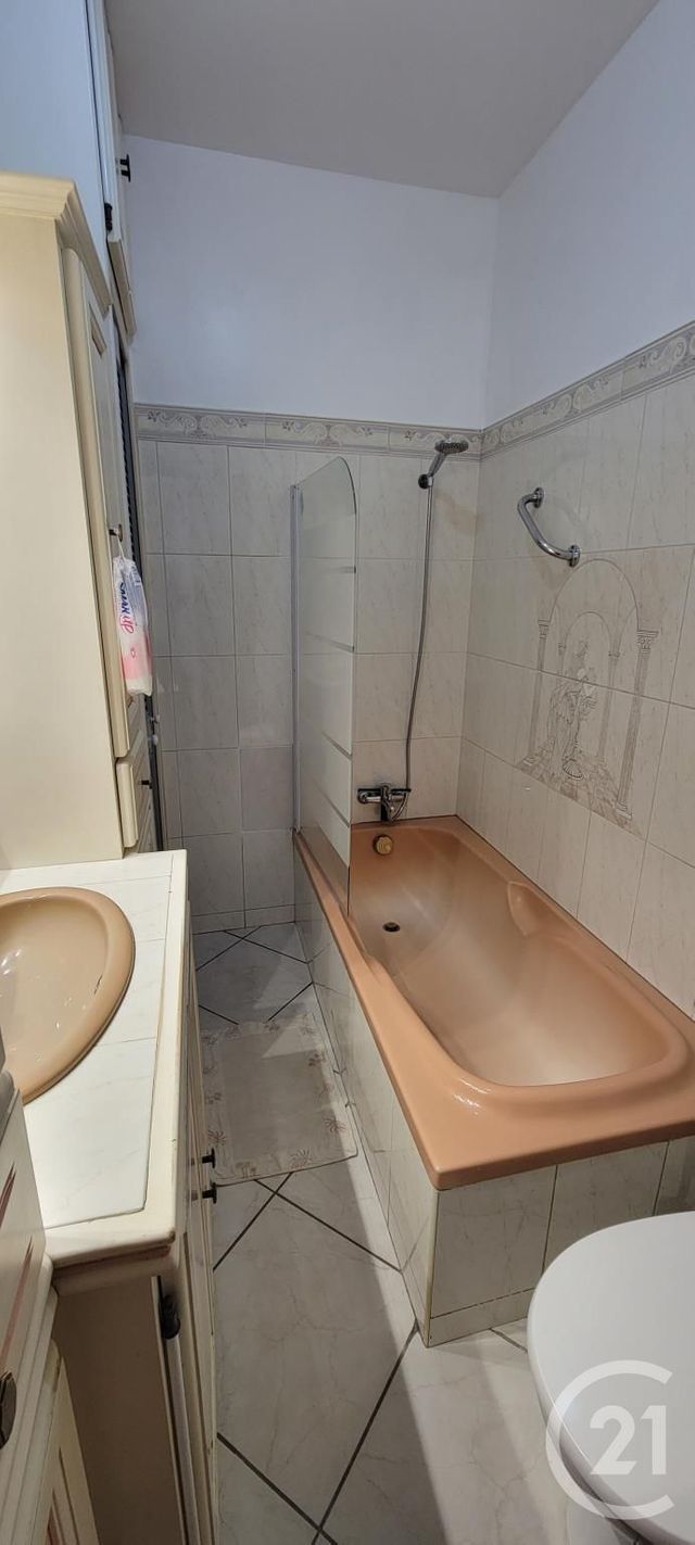 Appartement F3 à louer - 3 pièces - 54.1 m2 - ROQUEMAURE - 30 - LANGUEDOC-ROUSSILLON - Century 21 Cité Des Papes