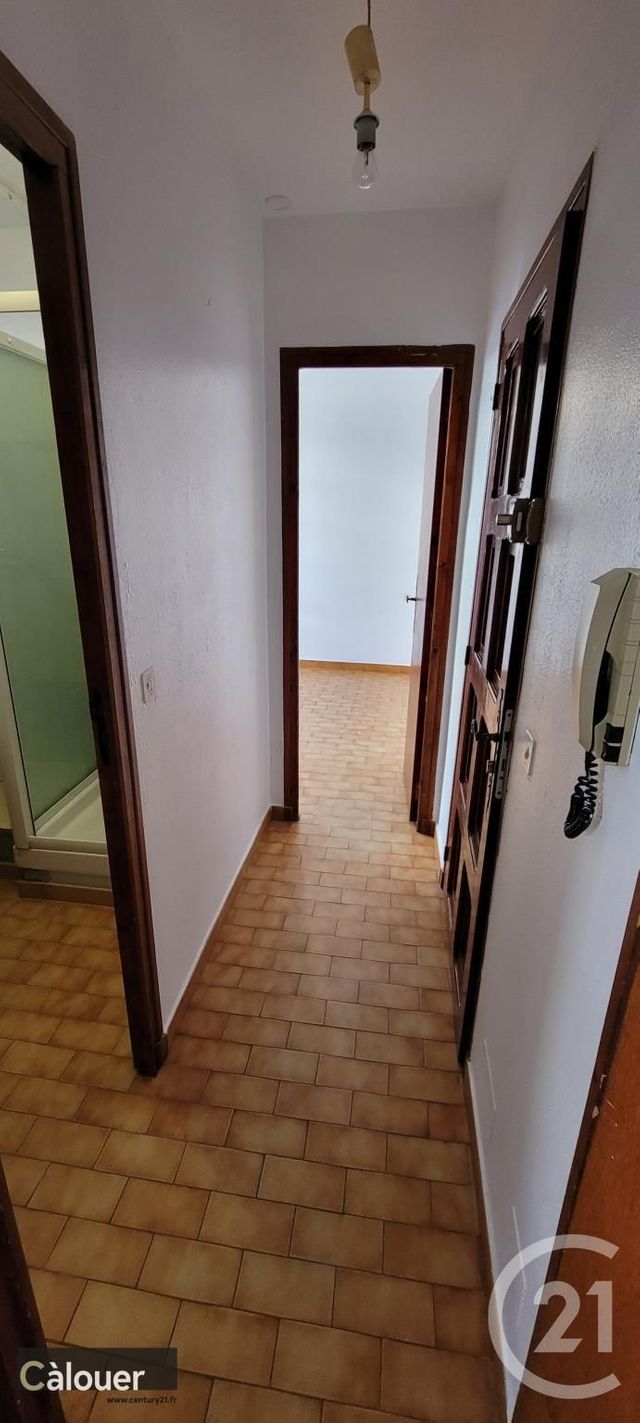 Appartement F2 à louer - 2 pièces - 27.0 m2 - ROQUEMAURE - 30 - LANGUEDOC-ROUSSILLON - Century 21 Cité Des Papes