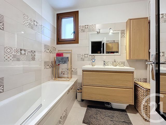 Appartement F5 à vendre - 5 pièces - 100.0 m2 - AVIGNON - 84 - PROVENCE-ALPES-COTE-D-AZUR - Century 21 Cité Des Papes